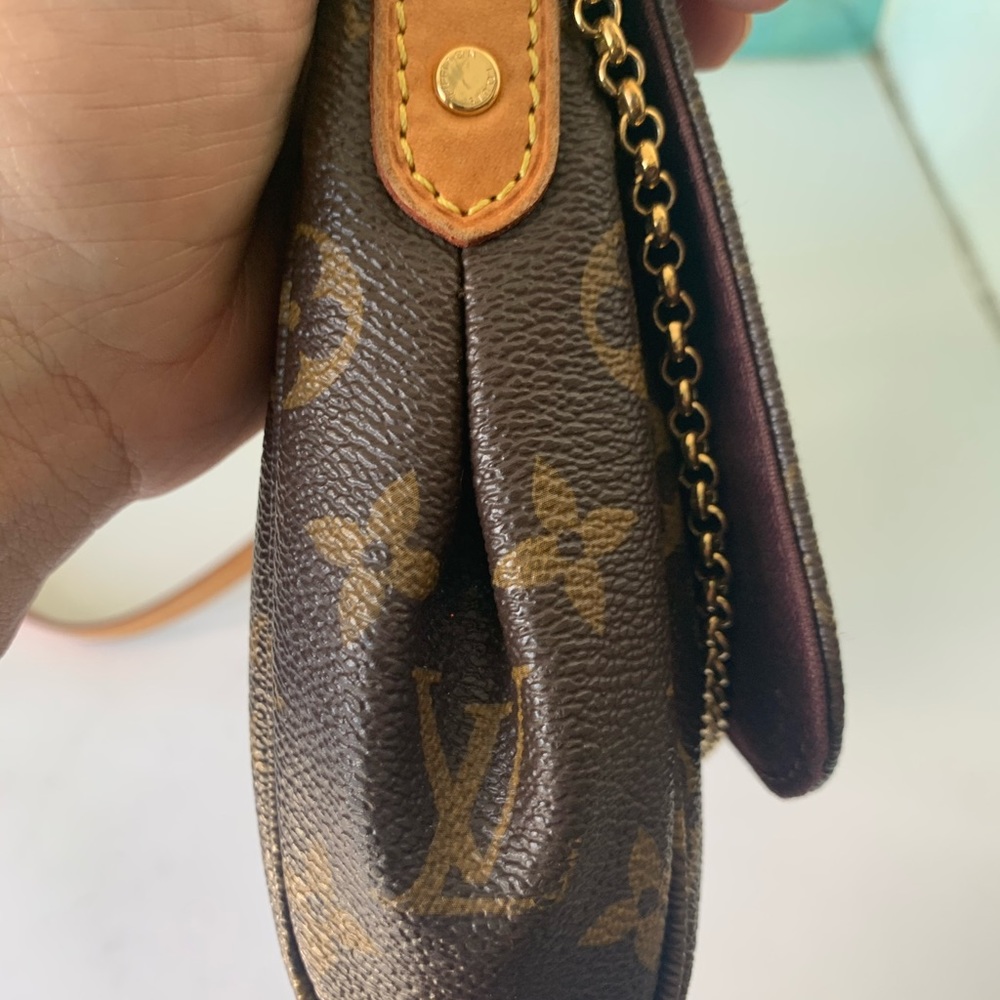 Louis Vuitton The Favorite MM - Monogram Crossbody with both straps - Picture 4 of 16